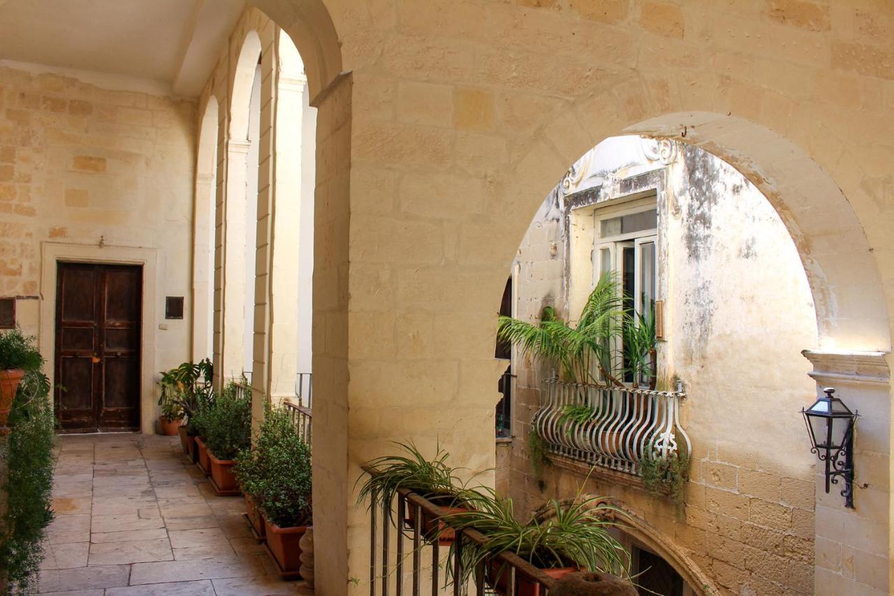 B&B Palazzo Sambiasi 莱切 外观 照片