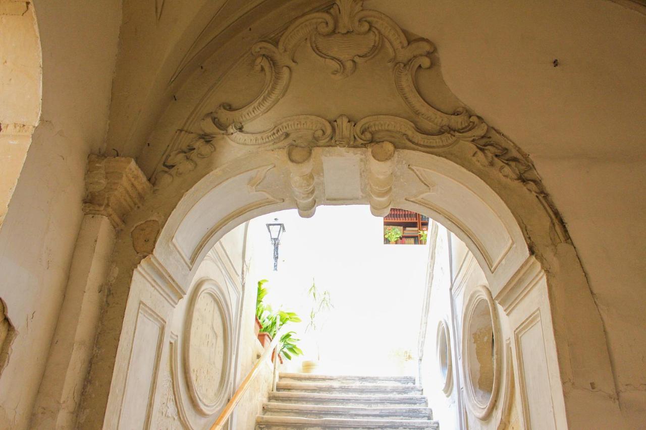 B&B Palazzo Sambiasi 莱切 外观 照片